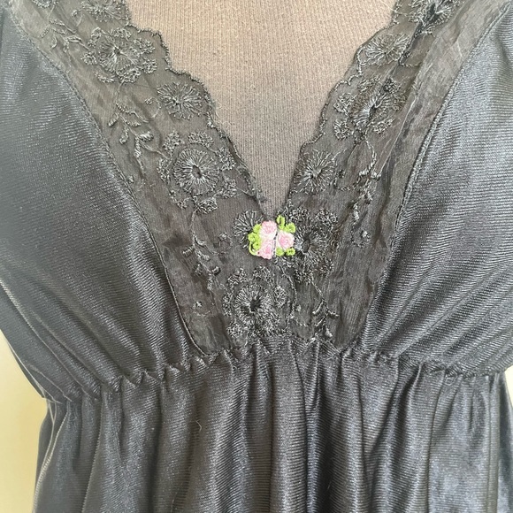 Vintage babydoll nighty/night dress black nylon rosette empire medium - Picture 3 of 4